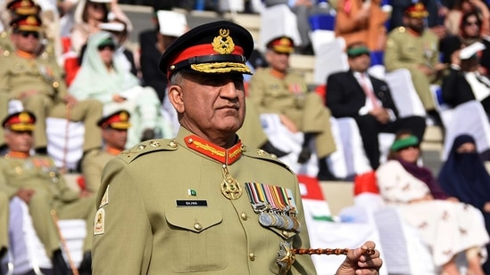 Army chief General Qamar Javed Bajwa, the man behind power in Pakistan, has said it is time to extend a hand of peace in all directions.(Reuters)