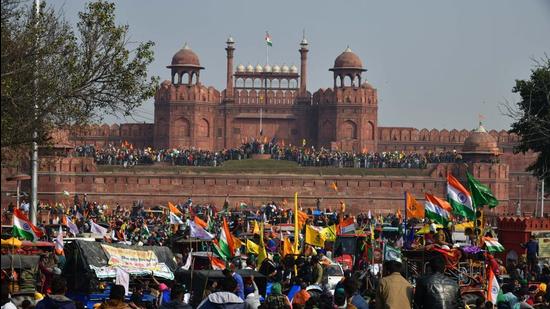 Demonstrators at Red Fort during the farmers' tractor rally on Republic Day, in New Delhi. (Sanjeev Verma/HT PHOTO)