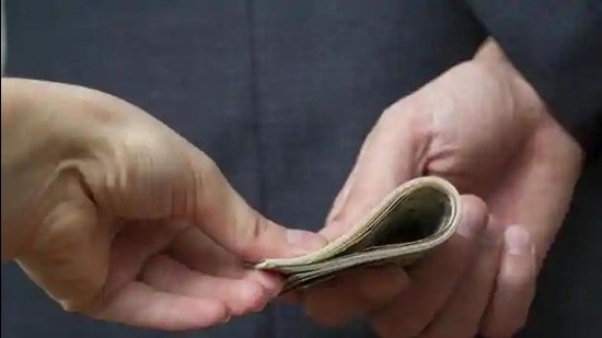 Were caught by the team of DSP (vigilance) following the complaint of Karan Singh of Kangra, a businessman. (Representative image) Were caught by the team of DSP (vigilance) following the complaint of Karan Singh of Kangra, a businessman. (Representative image)