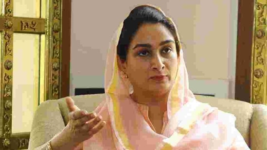 Harsimrat Kaur Badal alleged that food supplies, water and electricity have been cut off for farmers at protest sites (HT File Photo)