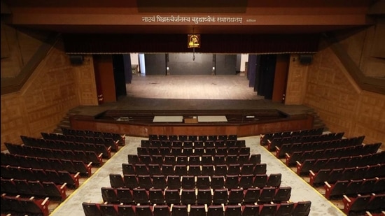 The brainchild of noted humourist Pu La Deshpande, the auditorium has become a hub of the city’s cultural activity. (Rahul Raut / HT Photo) The brainchild of noted humourist Pu La Deshpande, the auditorium has become a hub of the city’s cultural activity. (Rahul Raut / HT Photo)