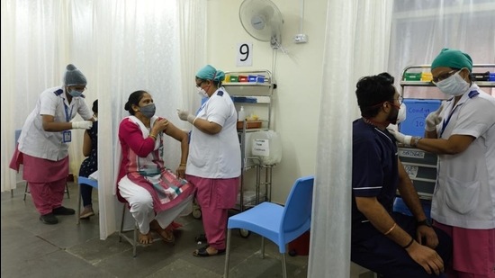 Covid-19 vaccine shots being administered to people at Nair Hospital. (Satish Bate/HT Photo) Covid-19 vaccine shots being administered to people at Nair Hospital. (Satish Bate/HT Photo)