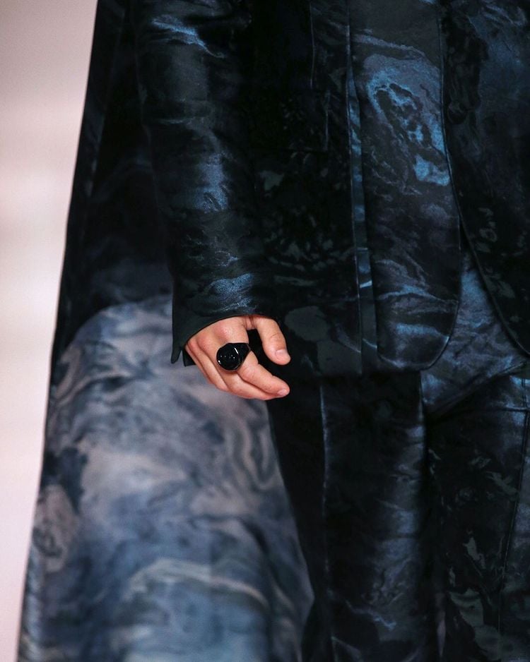 Structured cuts and signature textures. The essential opulence of this #FendiCouture Spring Summer 2021 navy blue silk jacquard and taffeta suit shines through in its dimensional marble print and cascading cape. (PHOTO: Instagram/Fendi) Structured cuts and signature textures. The essential opulence of this #FendiCouture Spring Summer 2021 navy blue silk jacquard and taffeta suit shines through in its dimensional marble print and cascading cape. (PHOTO: Instagram/Fendi)