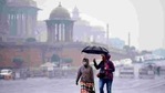 Commuters out in the rain at Vijay Chowk in New Delhi, India.(Arvind Yadav/HT PHOTO) Commuters out in the rain at Vijay Chowk in New Delhi, India.(Arvind Yadav/HT PHOTO)