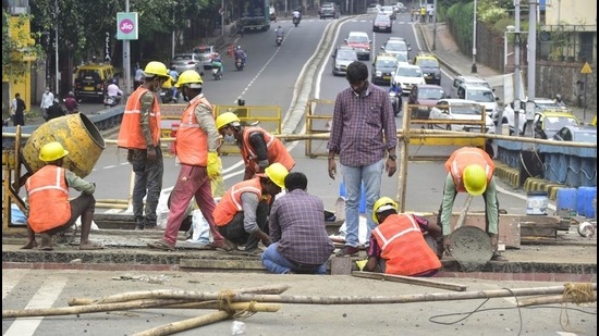 The BMC maintains around 2,055km of roads in the city, and every major and minor road is repaired or resurfaced using asphalt or concrete cement from the existing paverblocks. (Anshuman Poyrekar/HT PHOTO) The BMC maintains around 2,055km of roads in the city, and every major and minor road is repaired or resurfaced using asphalt or concrete cement from the existing paverblocks. (Anshuman Poyrekar/HT PHOTO)