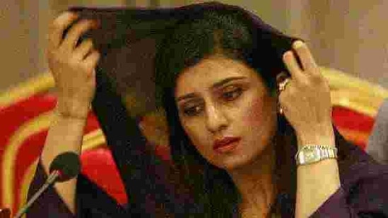 Pakistan's Foreign Minister Hina Rabbani Khar adjusts her scarf during the Saarc countries foreign ministers meeting in Addu.