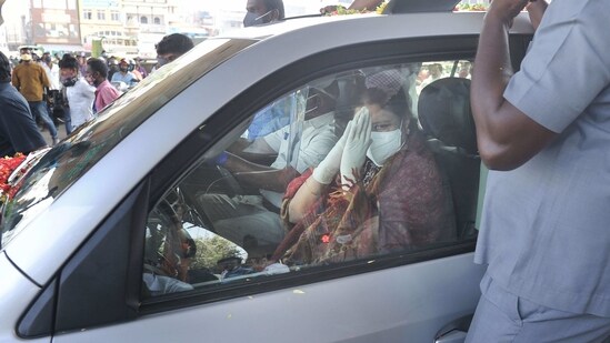 Bengaluru: Expelled AIADMK leader VK Sasikala greets her supporters after she got discharged from a hospital, in Bengaluru, Sunday, Jan. 31, 2021. (PTI Photo/Shailendra Bhojak)(PTI01_31_2021_000077A)(PTI)