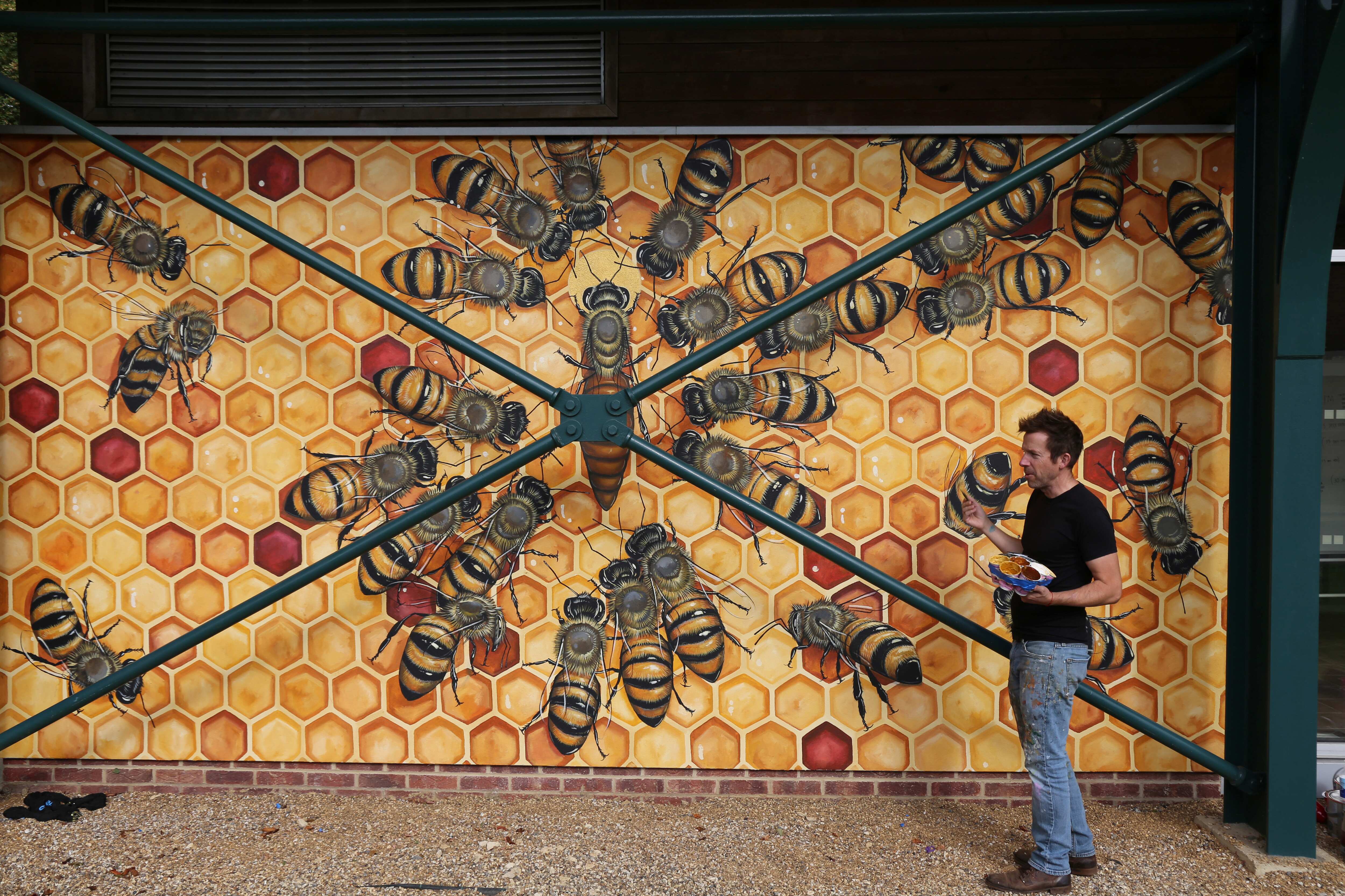 This New York artist is on a mission to hand paint 50,000 bees. Here's ...