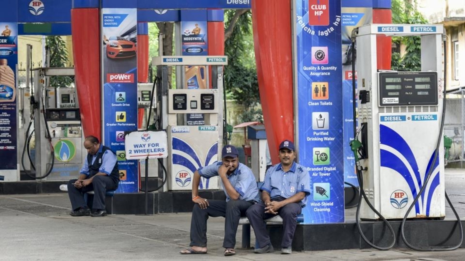 Fuel price rise again in Mumbai; petrol now at ₹93.49 Mumbai news