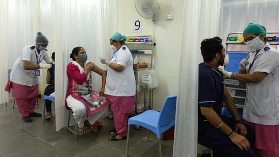 Covid-19 vaccine shots being administered to people at Nair Hospital. (Satish Bate/HT Photo)