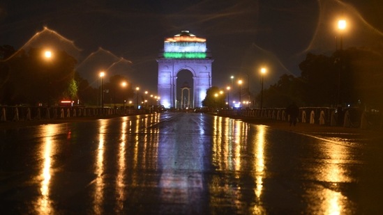 A view of Rajpath after it rained in New Delhi on February 4. The Central Pollution Control Board (CPCB) recordings show that the overall air quality index (AQI) of Delhi on February 4 was 316, in the "very poor” zone. This was, however, an improvement from the previous day’s 330, also in the ”very poor” category.(Arvind Yadav / HT Photo)