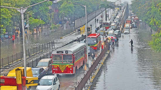 According to BMC’s budget 2021, the total number of waterlogging spots in the city has increased to 386 this year from 336 last year. (HT FILE) According to BMC’s budget 2021, the total number of waterlogging spots in the city has increased to 386 this year from 336 last year. (HT FILE)