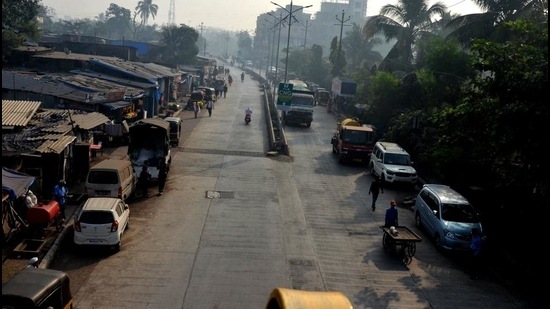 One of the concrete roads near Panvel station. (Bachchan Kumar/HT photo) One of the concrete roads near Panvel station. (Bachchan Kumar/HT photo)