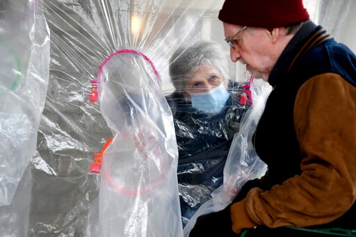 Lynda Hartman, 75, visits her 77-year-old husband, Len Hartman.(AP) Lynda Hartman, 75, visits her 77-year-old husband, Len Hartman.(AP)