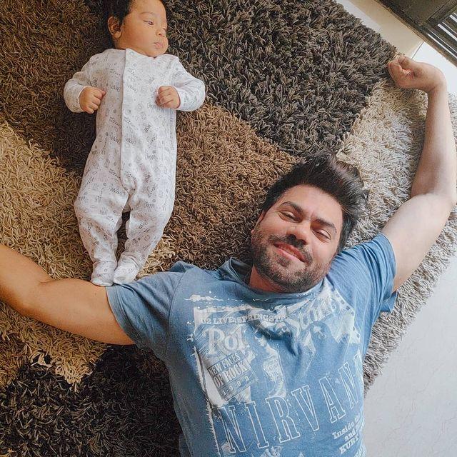 Gaurav Chopraa poses with his son, Hridhyan. (Photo: Instagram/mrgravitas) Gaurav Chopraa poses with his son, Hridhyan. (Photo: Instagram/mrgravitas)