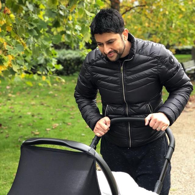 Aftab Shivdasani takes his daughter, Nevaeh, out on a walk. (Photo: Instagram/aftabshivdasani) Aftab Shivdasani takes his daughter, Nevaeh, out on a walk. (Photo: Instagram/aftabshivdasani)