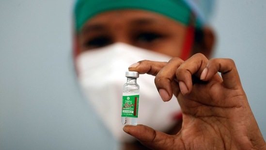 States and UTs have been asked to increase coverage, ensure beneficiary turnout per sessions and ensure minimum vaccine wastage, health secretary Dr Manohar Agnani said.(Reuters)