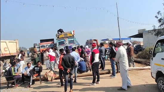 Farmers block the state highway connecting Gohana to Bhiwani at Haryana chief minister Manohar Lal Khattar’s native Nindana village in Rohtak district on Saturday. (HT Photo)