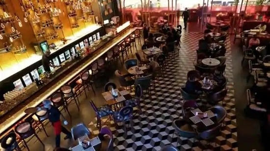 Mumbai’s eateries, bars can remain open till 1am Mumbai’s eateries, bars can remain open till 1am