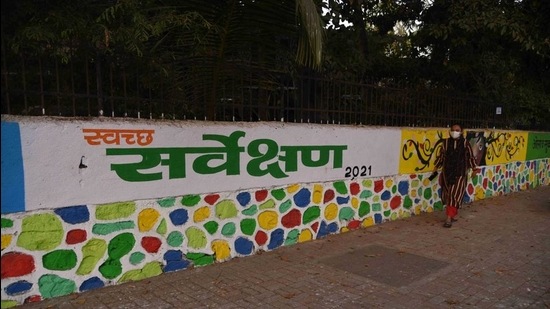 Navi Mumbai civic chief Abhijit Bangar has started ward-wise review of work being undertaken for Swachh Survekshan 2021. (Bachchan Kumar/HT photo) Navi Mumbai civic chief Abhijit Bangar has started ward-wise review of work being undertaken for Swachh Survekshan 2021. (Bachchan Kumar/HT photo)