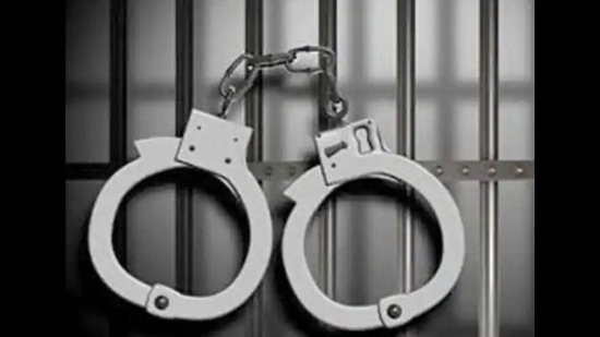 The accused, who had retired from the army, was drunk when he came home on Friday night and had an altercation with his wife. He locked himself and his family in a room and beat up his wife and daughter. (Representative image)