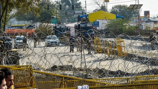 Makeshift barricading with barbed wires at Singhu Border.(PTI) Makeshift barricading with barbed wires at Singhu Border.(PTI)