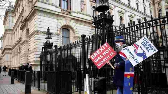 Britain clinched a narrow Brexit trade deal with the European Union on Thursday, just seven days before it exits one of the world’s biggest trading blocs(REUTERS) Britain clinched a narrow Brexit trade deal with the European Union on Thursday, just seven days before it exits one of the world’s biggest trading blocs(REUTERS)