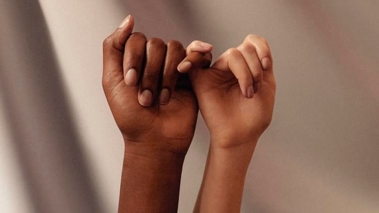 Happy Promise Day: A promise between lovers is something that is considered unbreakable, just like one hopes the bond between those in a relationship would be. On Promise Day lovers promise to do everything they can to preserve their relationship.(Unsplash)