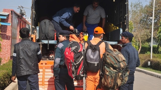 NDRF team leaving from its base in Govindpuram in Ghaziabad for Chamoli in Uttarakhand.(Sakib Ali/HT PHOTO)