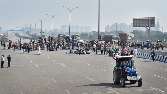 Farmers on Kundli–Manesar–Palwal (KMP) Expressway during the hours of the “Chakka Jam,” in Haryana on February 6. Farmers also squatted on roads in Odisha, Karnataka, Maharashtra and other states with flags and banners protesting against the laws.(Ajay Aggarwal / HT Photo)