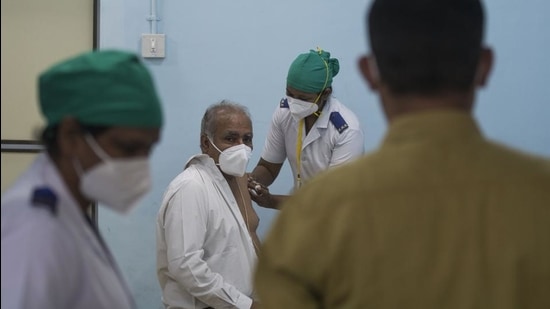 A Covid-19 vaccine shot being administered at Rajawadi Hospital. (Pratik Chorge/HT Photo)
