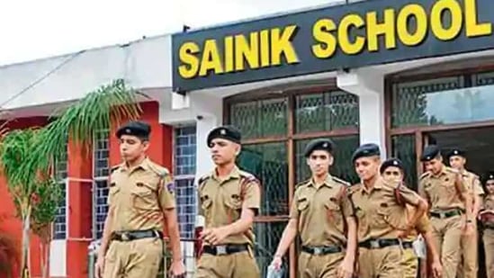 At present, there are 31 Sainik Schools being operated by the Defence Ministry in the country and Uttar Pradesh has the most number of them, one each in Jhansi, Mainpuri and Amethi.(HT file) At present, there are 31 Sainik Schools being operated by the Defence Ministry in the country and Uttar Pradesh has the most number of them, one each in Jhansi, Mainpuri and Amethi.(HT file)