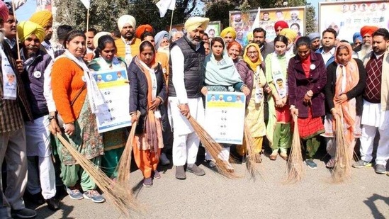 Punjab leader of opposition Harpal Singh Cheema (centre) and AAP members launching the civic body poll campaign by brooming streets in Bathinda on Friday. The Aam Aadmi Party’s poll symbol is the broom. (HT_PRINT) Punjab leader of opposition Harpal Singh Cheema (centre) and AAP members launching the civic body poll campaign by brooming streets in Bathinda on Friday. The Aam Aadmi Party’s poll symbol is the broom. (HT_PRINT)