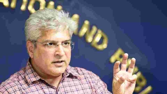 Delhi transport minister Kailash Gahlot said the first week of the campaign will focus on outreach regarding the two-wheeler segment including electric bikes and e-scooters to accelerate its adoption. (Arvind Yadav/HT file photo)