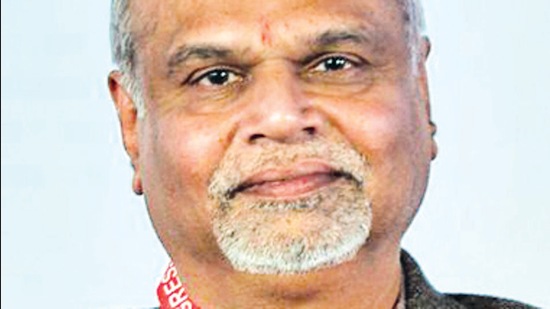 Patwardhan is set to return to Pune and continue his research in Ayurveda and also plans to be involved at the Savitribai Phule Pune University (SPPU) as a distinguished faculty. (Rahul Raut/HT PHOTO) Patwardhan is set to return to Pune and continue his research in Ayurveda and also plans to be involved at the Savitribai Phule Pune University (SPPU) as a distinguished faculty. (Rahul Raut/HT PHOTO)