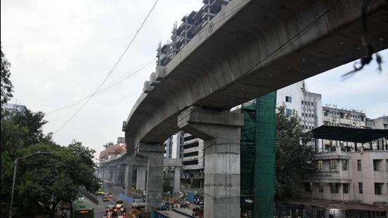 Ongoing metro work in front of SNDT college, Kothrud in Pune. (HT PHOTO) Ongoing metro work in front of SNDT college, Kothrud in Pune. (HT PHOTO)