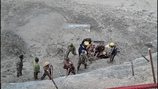 Officials carry out search and rescue operation at Tapovan Tunnel, after a glacier broke off in Joshimath in Uttarakhand’s Chamoli district causing a massive flood in the Dhauli Ganga river on Sunday. (File photo)