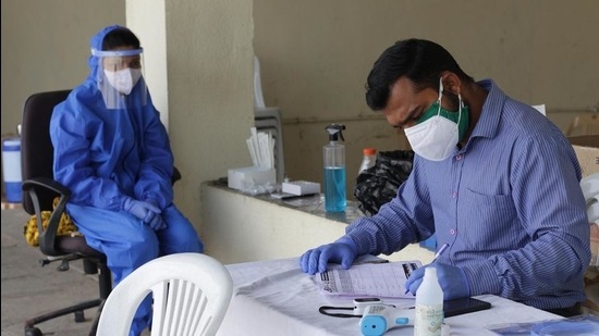 Earlier the vaccination sites were restricted by the government of Maharashtra but now with more sites available, the PMC would begin the vaccination drive for its FLWs too. (Ravindra Joshi/HT PHOTO)