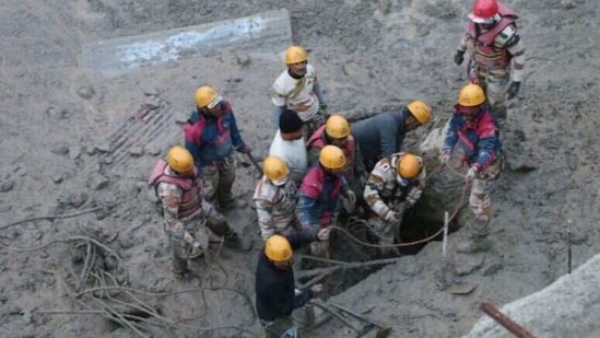 ITBP personnel at rescue work in Tapovan.