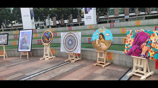 Paintings and sculptures by 30 artists are on display at this open air exhibition. Paintings and sculptures by 30 artists are on display at this open air exhibition.