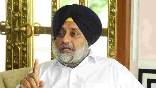 "We should all be clear that the farmer is fighting for the welfare of the 'anna daata' at large and we should not try to divide this struggle by trying to limit it to one religion or community." said Sukhbir Singh Badal (HT photo) "We should all be clear that the farmer is fighting for the welfare of the 'anna daata' at large and we should not try to divide this struggle by trying to limit it to one religion or community." said Sukhbir Singh Badal (HT photo)