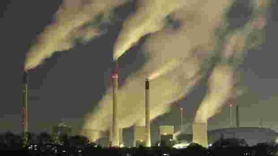 Fossil fuels were partly squeezed out of the electricity generation mix in 2020 and global CO2 emissions from the power sector decreased around 7 per cent.(AP) Fossil fuels were partly squeezed out of the electricity generation mix in 2020 and global CO2 emissions from the power sector decreased around 7 per cent.(AP)