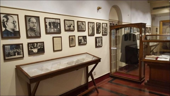 Sugata Bose calls Netaji relics at Victoria Memorial exhibition as 'fake copy'(Twitter/Anamika1424)