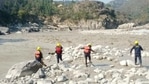 SDRF men looking for bodies in river after Chamoli disaster in Uttarakhand.(HT Photo) SDRF men looking for bodies in river after Chamoli disaster in Uttarakhand.(HT Photo)