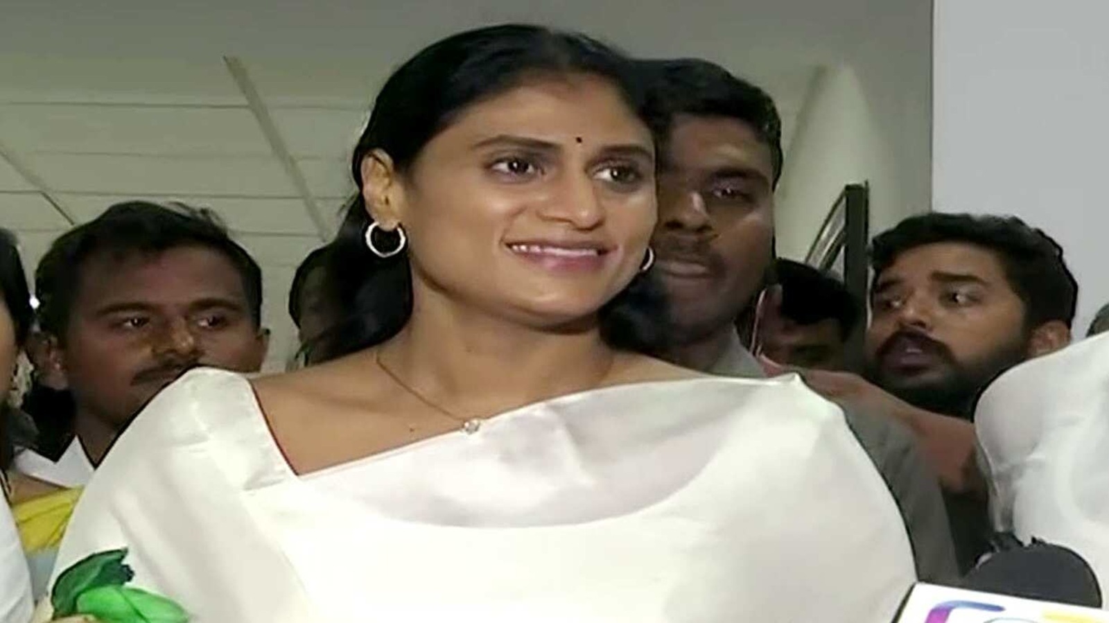 Jagan Reddy's Sister Sharmila To Launch New Party In Telangana | Latest ...