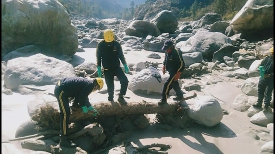 SDRF personnel on rescue operation on Tuesday morning. (HT Photo)