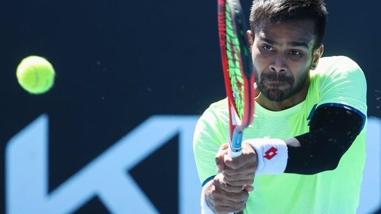 India's Sumit Nagal makes a backhand return.(AP) India's Sumit Nagal makes a backhand return.(AP)