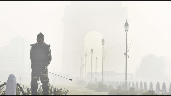 Delhi Wakes Up To Foggy Morning; AQI In Very Poor Category | Latest ...