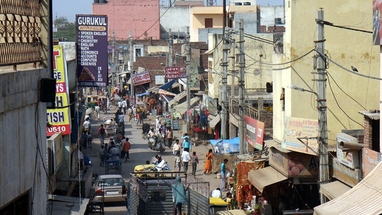 Puri also said people of Delhi will benefit from the ordinance and said it will help in improving the living conditions of the people of the Capital city. (Sanjeev Verma/HT Archive) Puri also said people of Delhi will benefit from the ordinance and said it will help in improving the living conditions of the people of the Capital city. (Sanjeev Verma/HT Archive)
