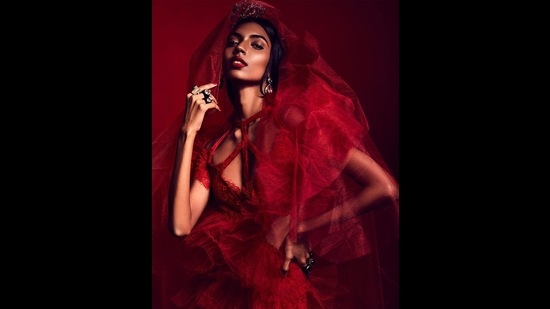 A model in a strappy, ruffled creation in romantic hue of red. (Photo: Instagram/FalguniShanePeacock) A model in a strappy, ruffled creation in romantic hue of red. (Photo: Instagram/FalguniShanePeacock)
